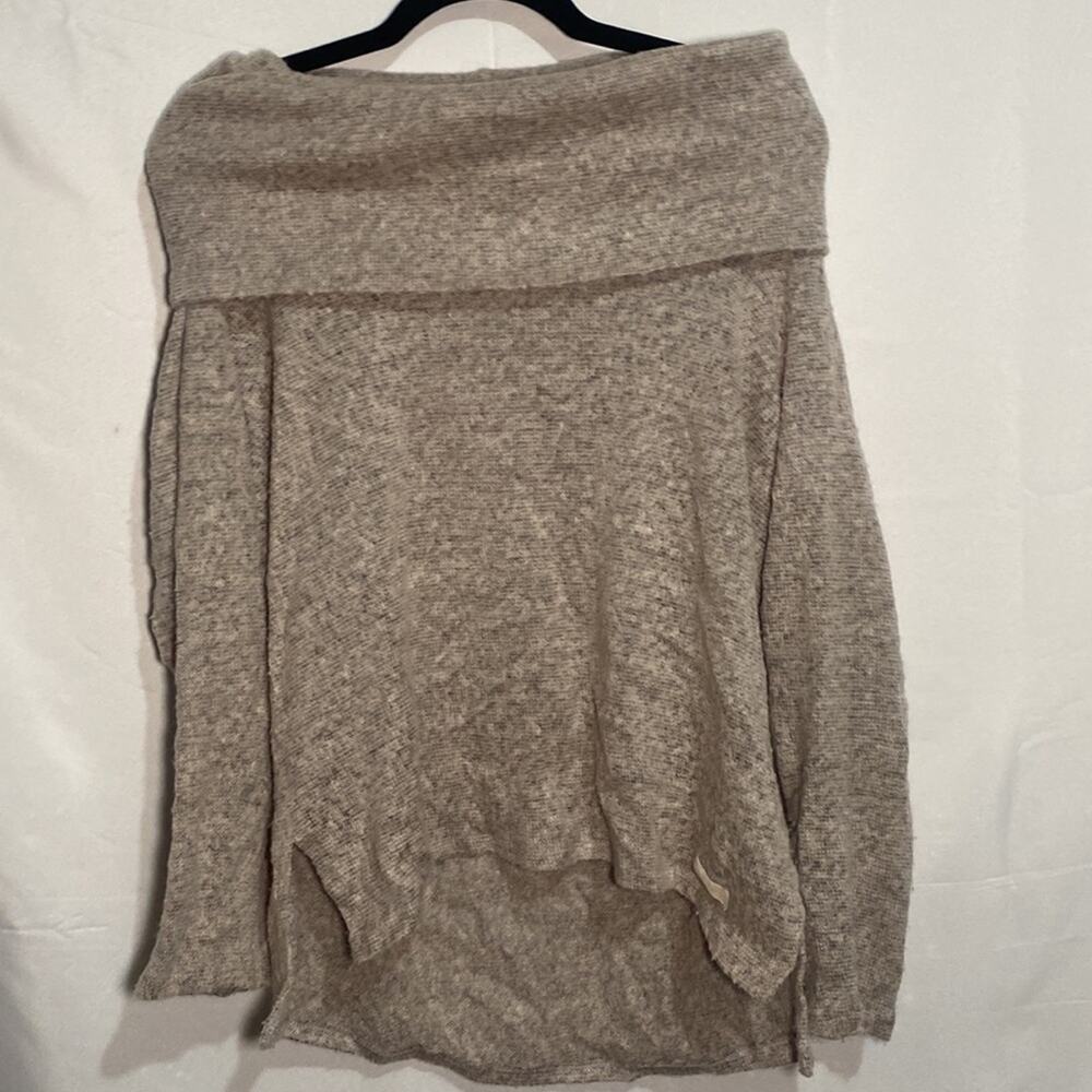 Over Shoulder Sweater Fall size‎ medium cozy comfort minimalist